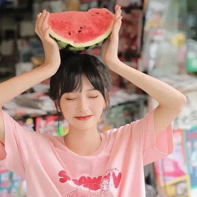 近期美女吃瓜图片高清,近期高清美女吃瓜瞬间，视觉盛宴来袭