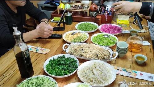邵东网红炸酱面图片,一口咬下，酱香四溢的街头美食传奇