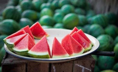 国外吃大瓜,全球视角下的“吃瓜”文化现象解析