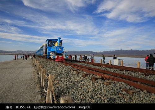 茶卡盐湖网红小火车,穿越盐湖的梦幻之旅